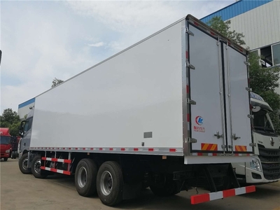 国五新款东风天锦小三轴9米4肉钩车厂家价格分析与市场解析