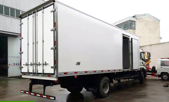 广西桂林福田欧马可7.6米冷藏车 行业首选，直降万元，专业肉钩车型解析